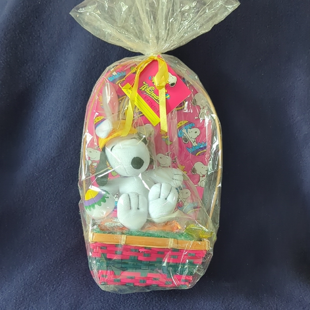 Whitman's 2004 Snoopy Vintage/Collectible Easter Basket